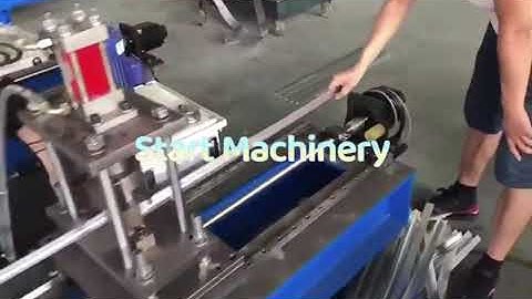 Tracking cutting angle roll forming machine