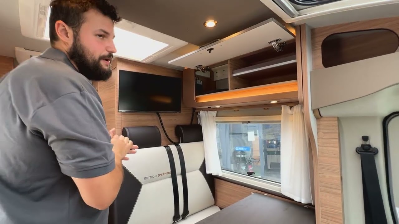 Kompaktes Längsbetten Wohnmobil / Weinsberg CaraCompact 600 MEG Edition PEPPER