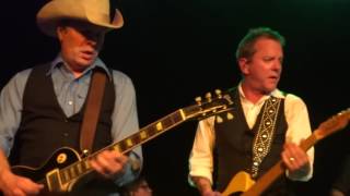 Vignette de la vidéo "Honey Bee (Tom Petty cover) - Kiefer Sutherland - Buffalo, NY 5/16/16"