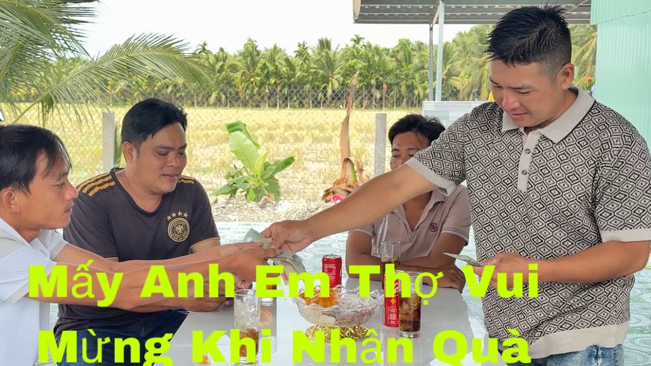 Mấy Anh Em Thợ Vui Mừng Khi Nhận Được Quà Của Chị Bên Mỹ Gởi Tặng l #TĐVLOG 