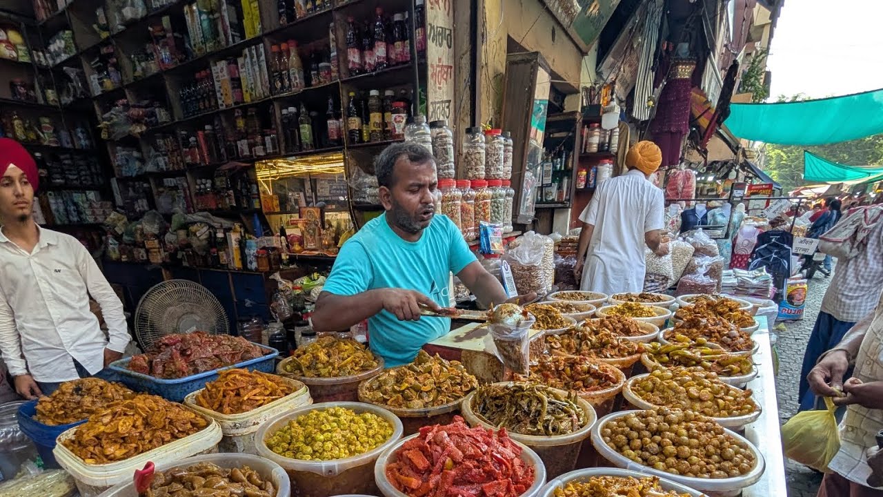 The street markets of Amritsar, Punjab.