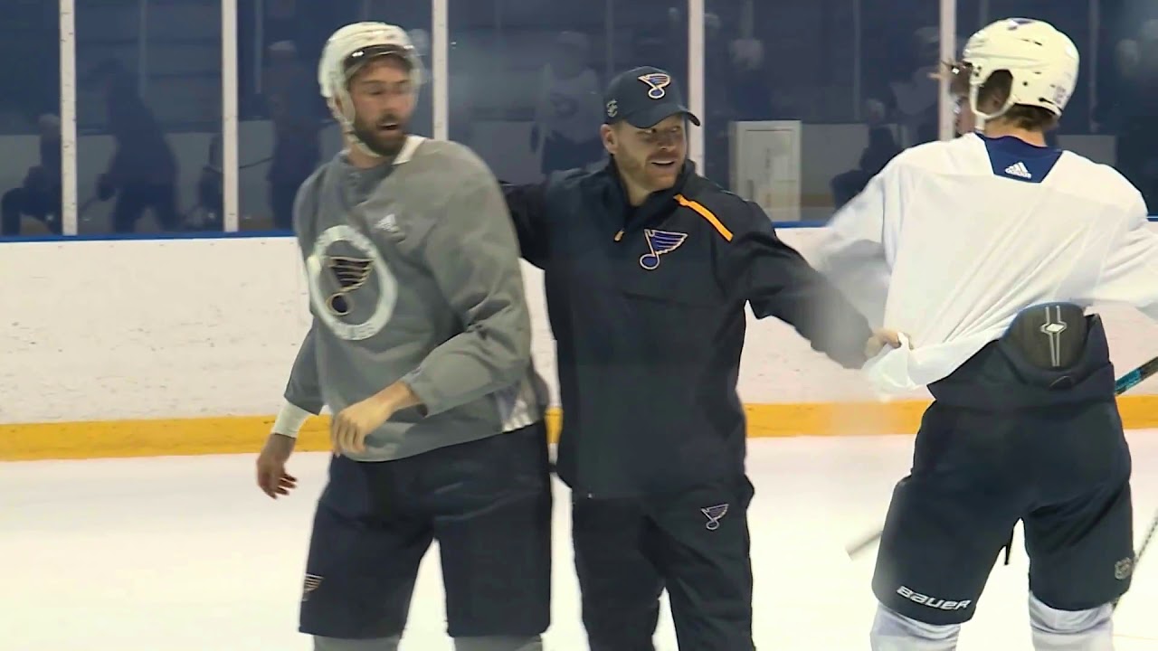 St Louis Blues players fight in practice - YouTube