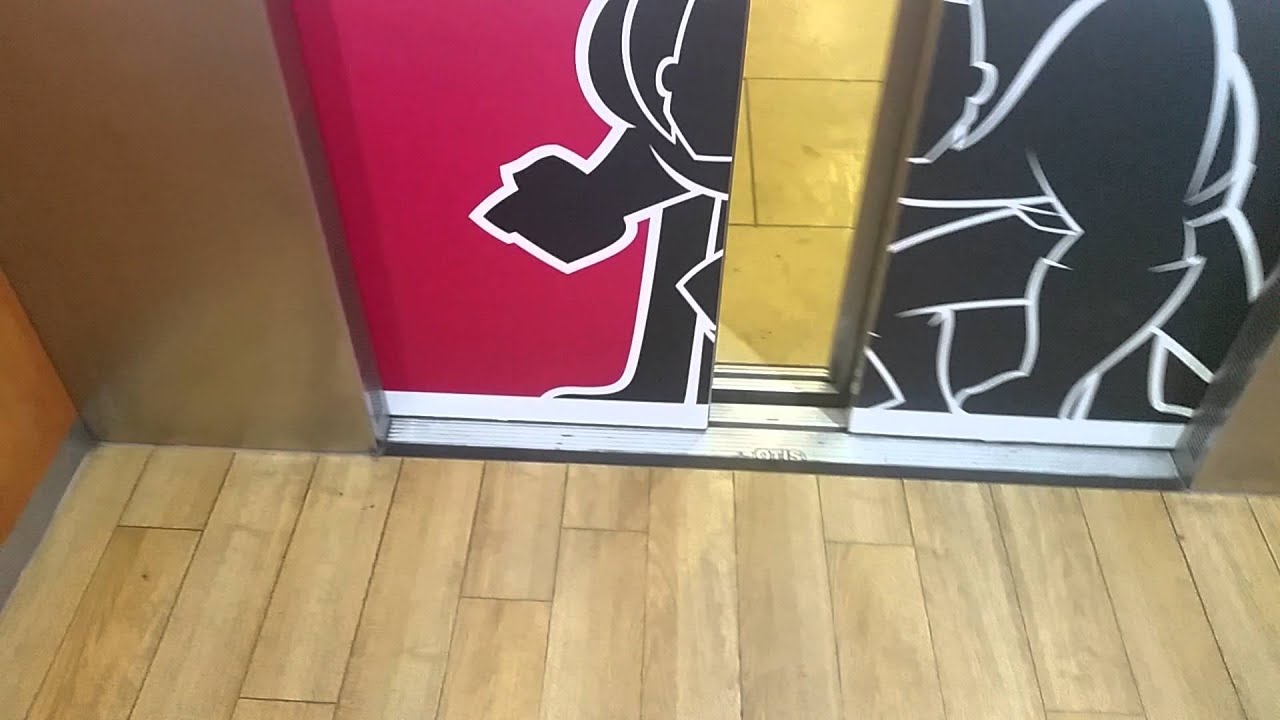 2001 Otis 2000 Cinema Lift @ Touchwood Shopping Mall in Solihull