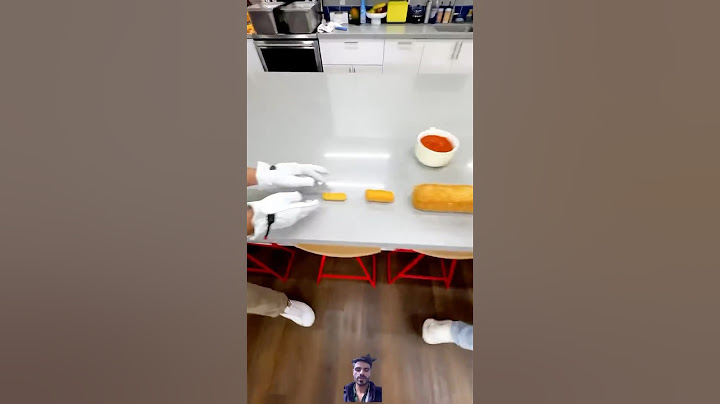 This is the worlds stretchiest cheese 😅 #food #cooking #pizza #masterchef ##youtubeshorts