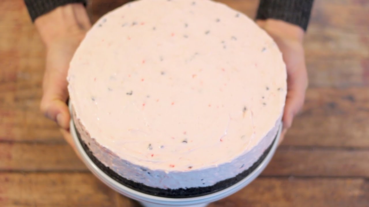 Holiday Peppermint Cheesecake (No Bake)