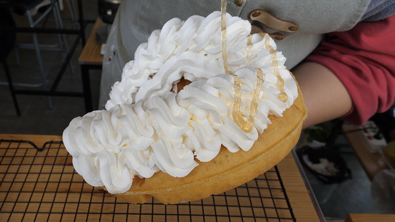 ⁣생크림 와플, 직접 만든 수제잼 / waffle with whipped cream - korean street food