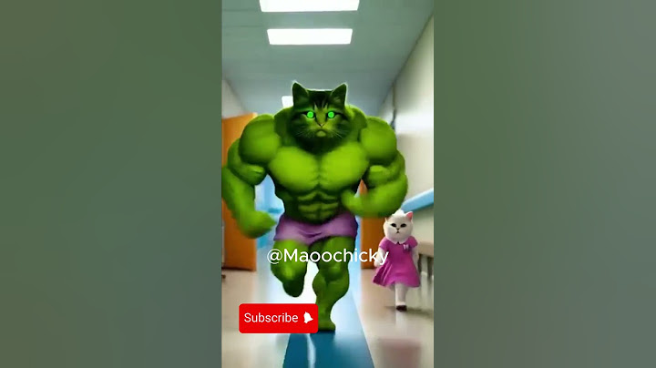 Hulk Kitten 🛁💚: Hősi esés anya karjaiba