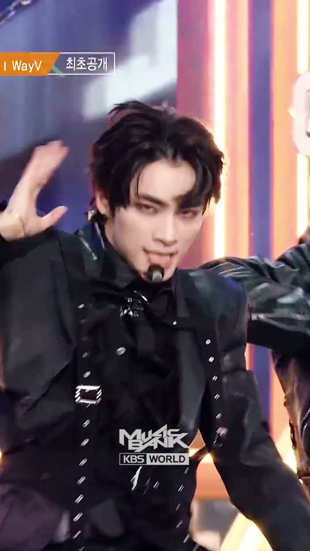 FREQUENCY (Korean Ver.) - WayV #FREQUENCY #WayV #威神V #웨이션브이 #Shorts #MusicBank | KBS WORLD TV