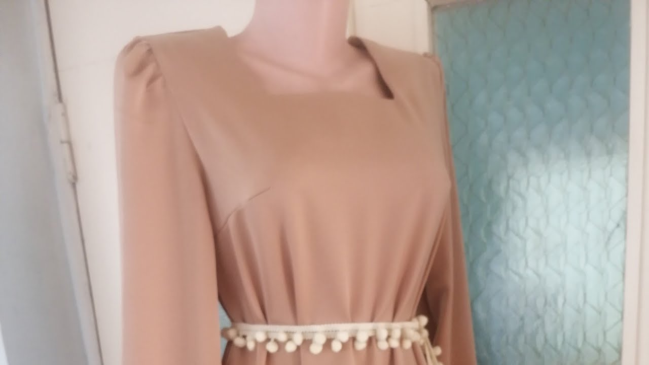 Braziliyalik travesti katta xorozning tepasida ishonchli tarzda aylanadi