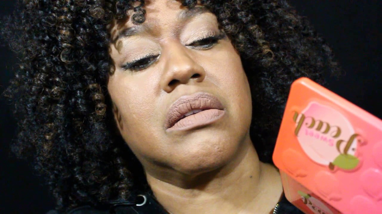 ASMR Request Soft Spoken Role play Doing your Makeup (Test)