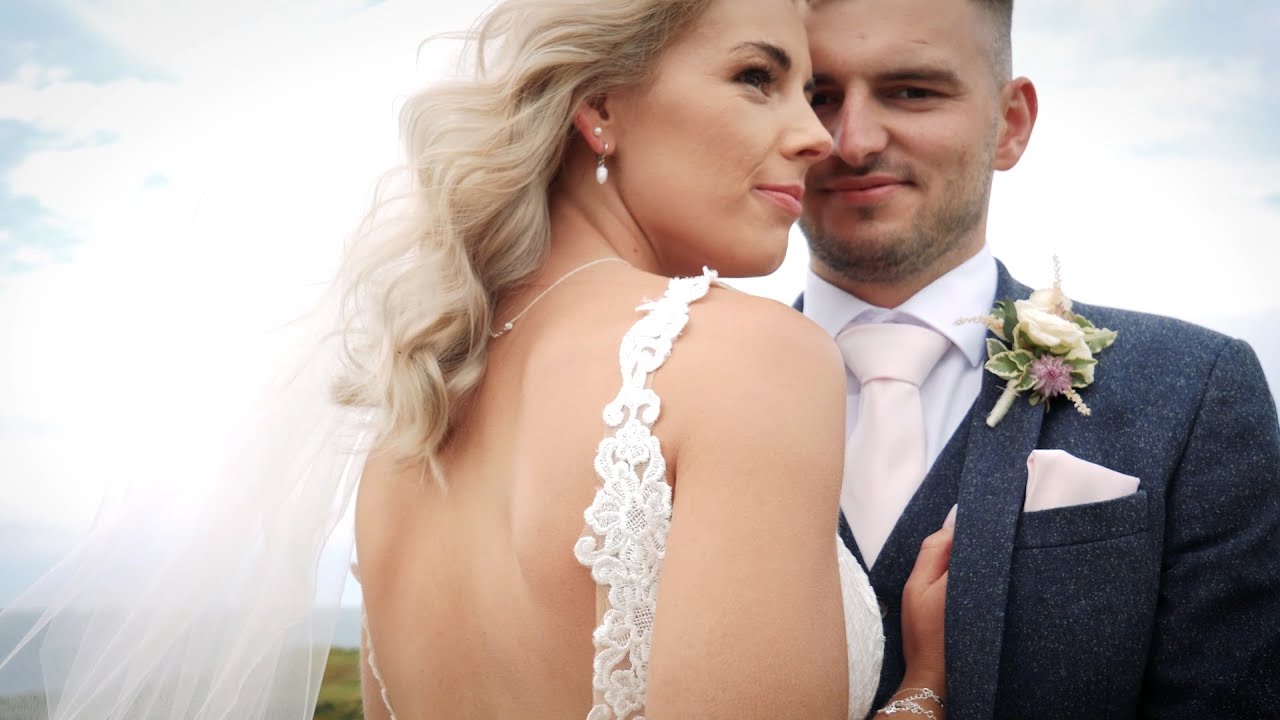 Priodas Ffion a Justin