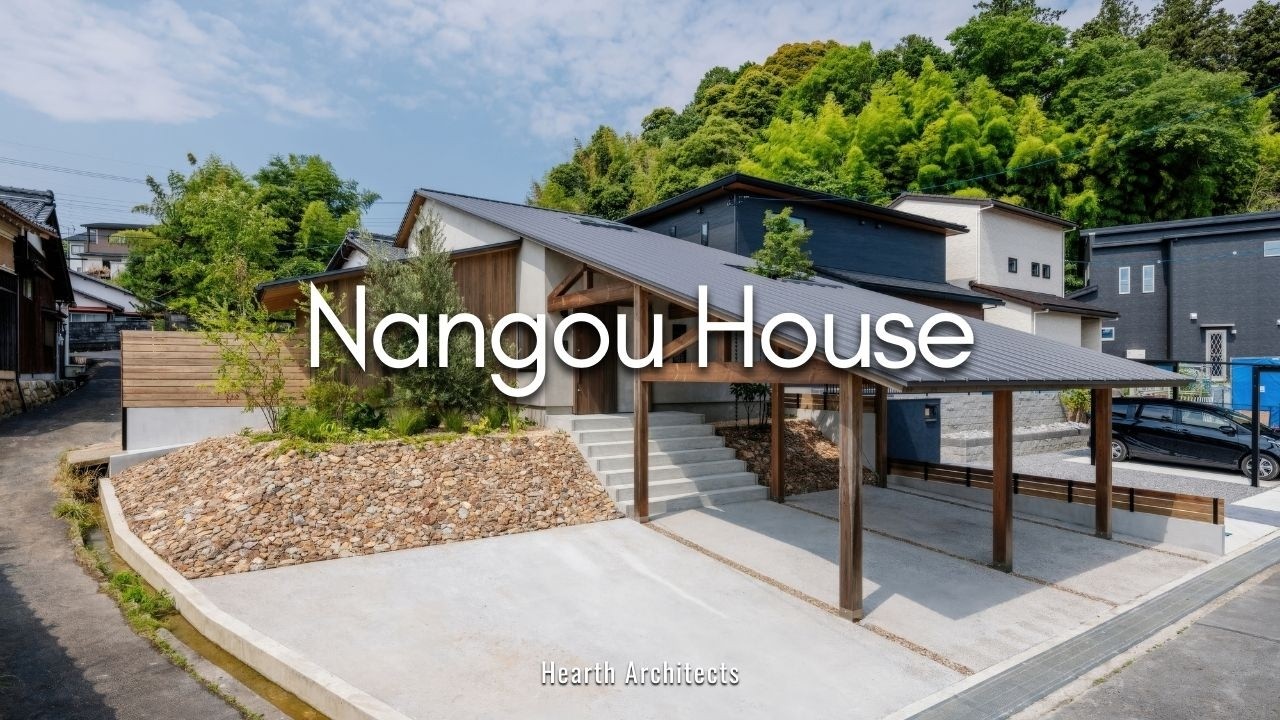 Крошечный японский домик с одной массивной крышей — блестящий дизайн внутри.