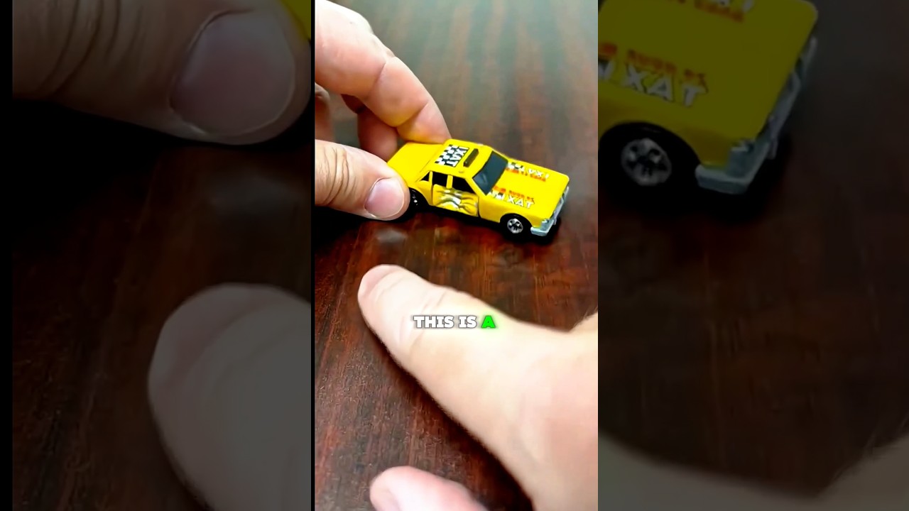 Игрушечная машинка, которая сама разбилась и починилась.