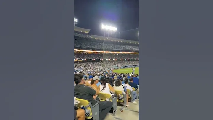 Cheater Chants at #Dodgers stadium for Carlos Correa!!! #Astros #LosAngeles #Twins #Houston #MLB - DayDayNews