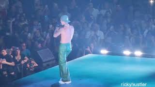 Justin bieber perform honest ft Don Tolliver at barclays center new York Resimi