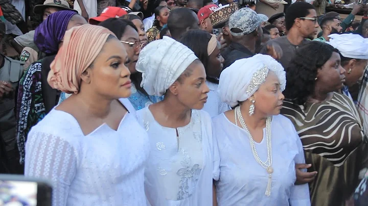 MUCH LOVE BETWEEN OLORI MARIAM OGUNWUSI ND HER JUNIOR WIFE  OLORI TEMITOPE OGUNWUSI GISTING TOGETHER