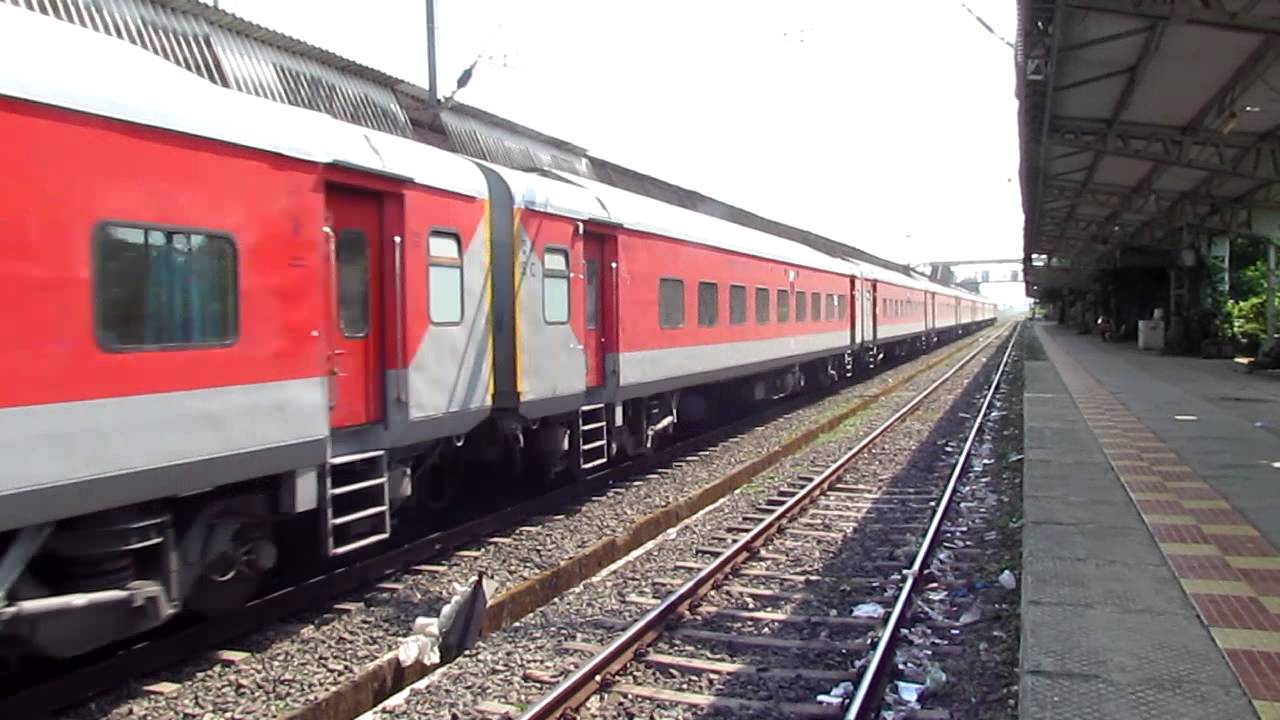 Mumbai-New Delhi AC Special with WAG-7