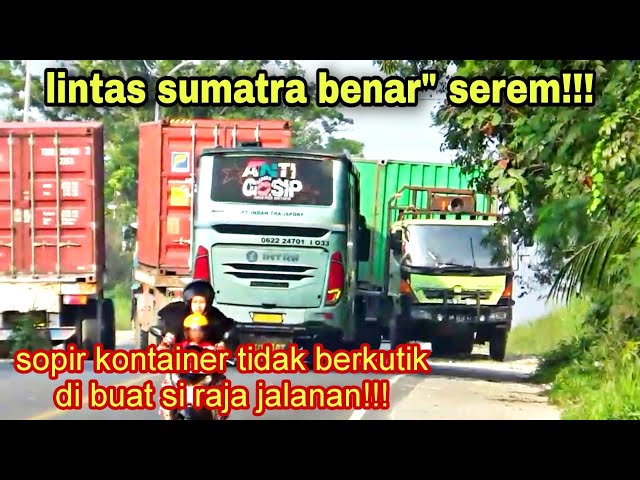 Lintasan Sumatra Benar Seram!! truck kontainer sampai turun beram di buat si raja jalanan class=