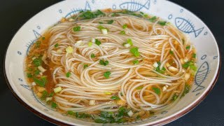 There is a secret to delicious noodles in clear soup. I will teach you the secret of noodle