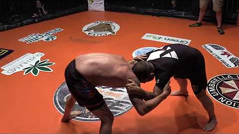 Jesse Dalton vs Jason Lunsford in a grappling match