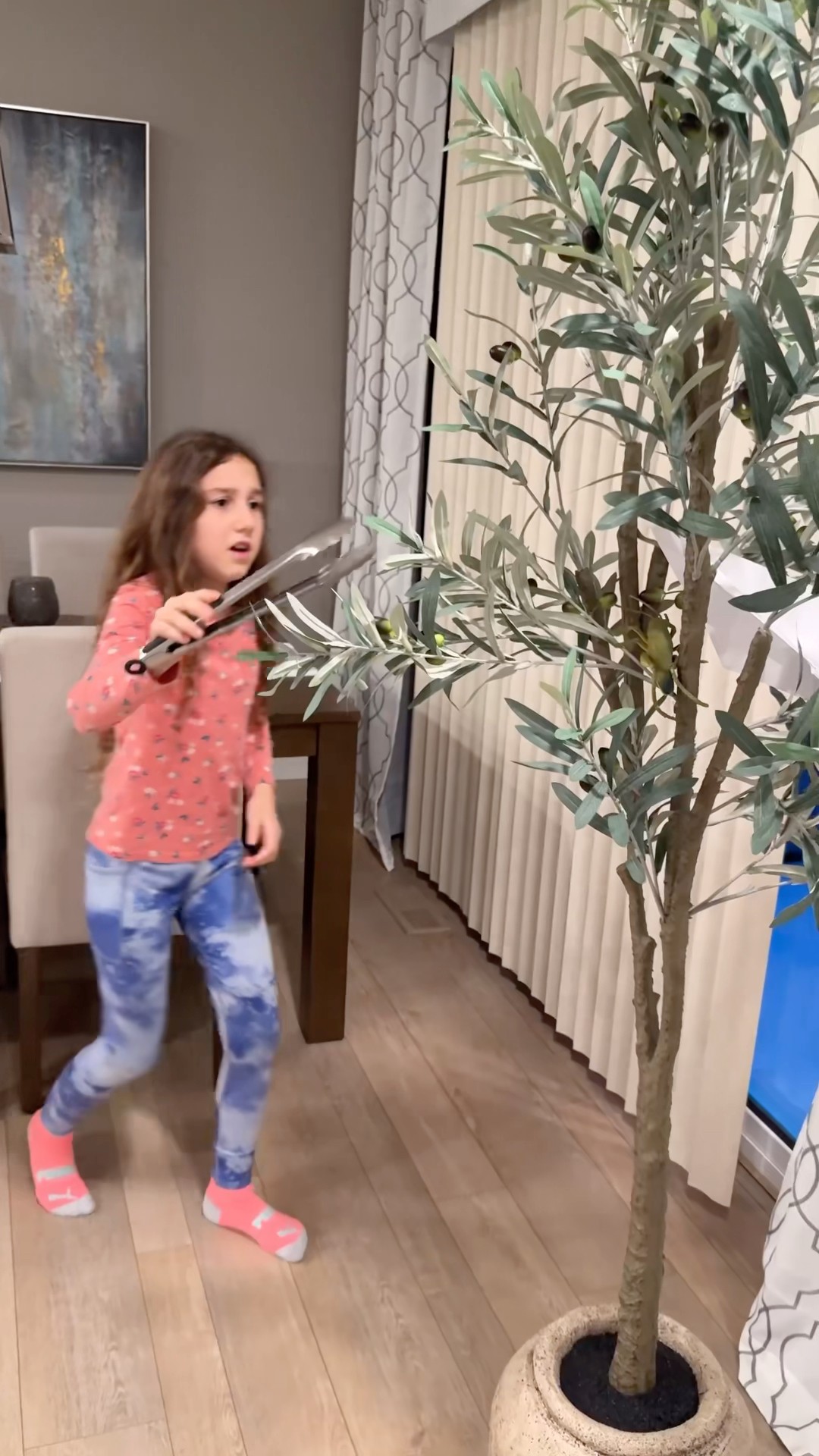 The smart kid - Sierra helps Rhia and protects her from danger #shorts