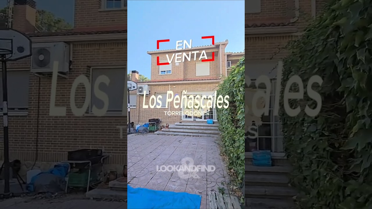 EN VENTA - Chalet pareado en urb. Los Peñascales. 