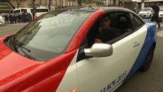 Il a repeint sa voiture aux couleurs de la France après les attentats