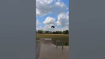 Xmaxx snapped the arm.. #carnage #traxxas #xmaxx #broken #skatepark #scmodels