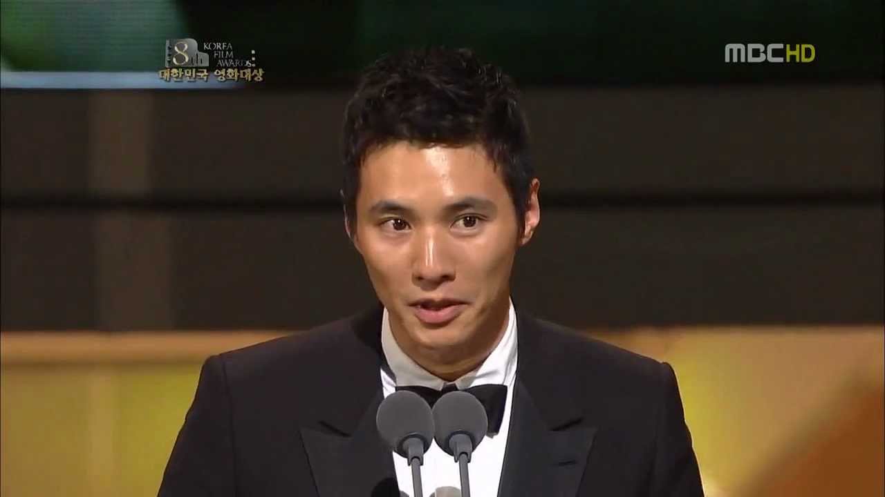 Won Bin winning Best Actor at Korea Film Awards 2010 for ...