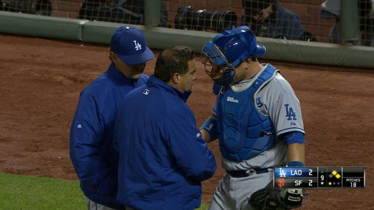 LAD@SF: Ellis struck on hand by ball, leaves game