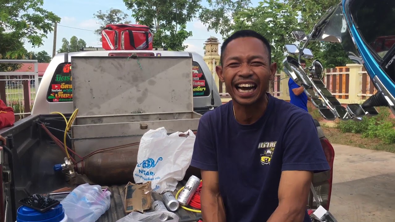 หมูนุ่น | มาดูช่างเอี๋ยวโมแตรให้รถ อู่ KPโดยมีผู้ช่วยสาวสวยคือเจ้จ๋า ลั่นทุ่ง😆