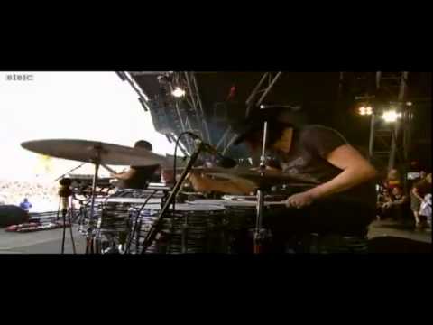 The Dead Weather - Die By The Drop (Live at Glastonbury 2010)