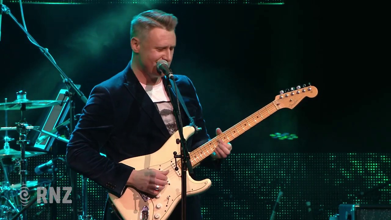 silver scroll wallpaper Silver Scrolls 2019: Louis Baker and band perform 'The Barrel' by Aldous Harding