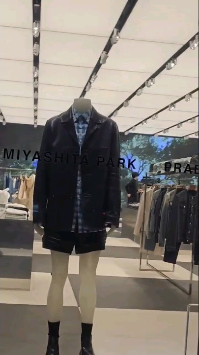 @HarryStyles Desmina destroys Balenciaga, Prada, and Gucci #desminadevil