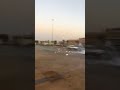 مجموعة من رجال الدفاع المدني يشعلوا ألعاب نارية أمام المركز