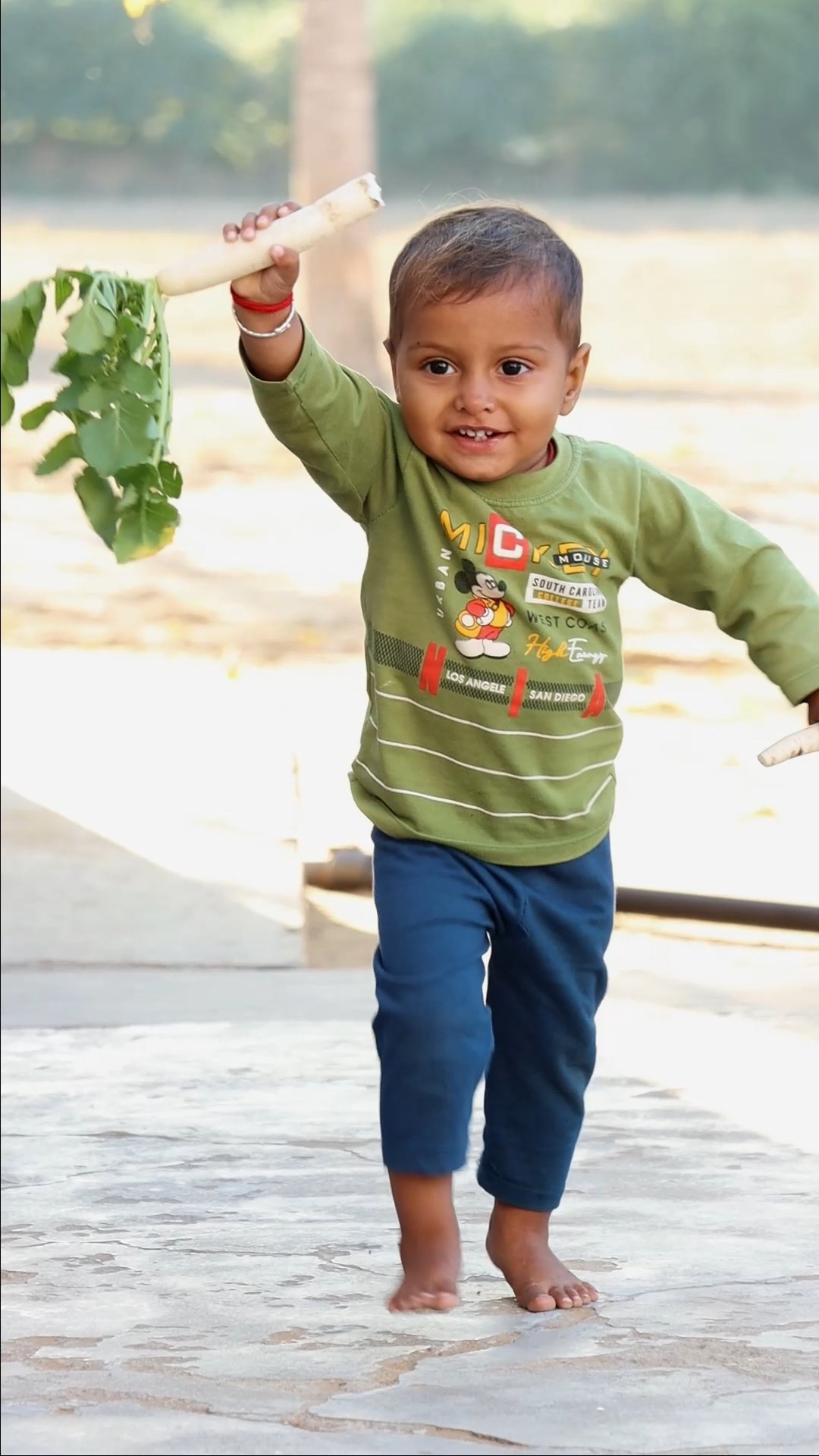 Rudra ne sabhi ko radish? (मूली) Diya #shorts #radish #maa #papa