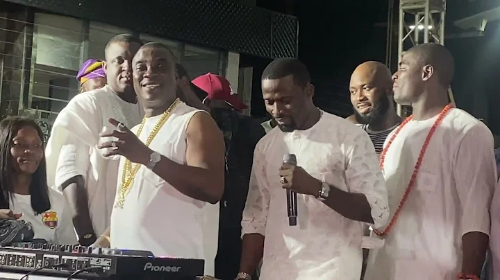 ALAO MALAIKA AND WASIU AYINDE SING TOGETHER  ON STAGE AT OLORI OMOOBA IJEBU CORONATION PARTY