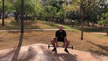 Agachamento sumô com remada alta