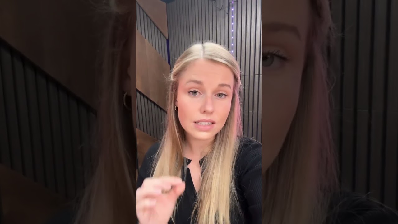 LOUISE MORICE SIGNE LA PÉTITION DE PHILIPPE DE VILLIERS