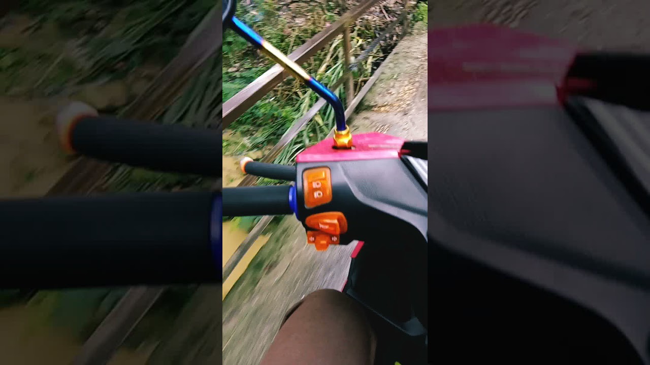 Beat Babylook terobos banjir | 