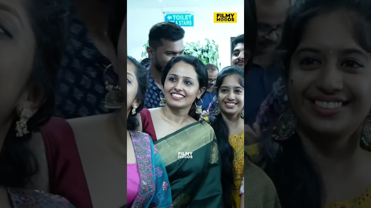 അന്നയെ കണ്ടപ്പോൾ ഫോട്ടോ എടുക്കാൻ ചുറ്റും കൂടി ആരാധികമാർ 👌👌 | Malavika krishnadas Wedding | 