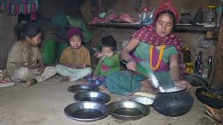 Cooking and eating in village kitchen || Village life