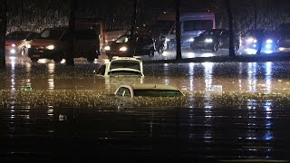 Gaziantep'te sağanak; cadde ve sokaklar suyla doldu