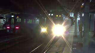 【上下列車同時到着！】あいの風とやま鉄道 521系 普通富山行き あいの風ライナー3号泊行き 魚津駅