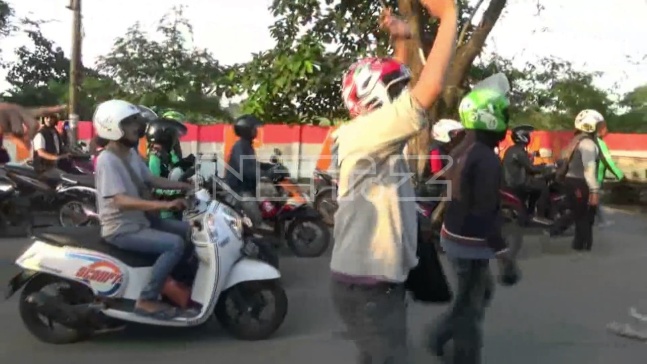 VIDEO LENGKAP Bentrokan Ojek Online Dan Angkot Di Tangerang Dan