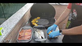 BBQ PESCE Gamberoni al whisky e Orate al prezzemolo e aglio, tutto alla griglia brace barbecue