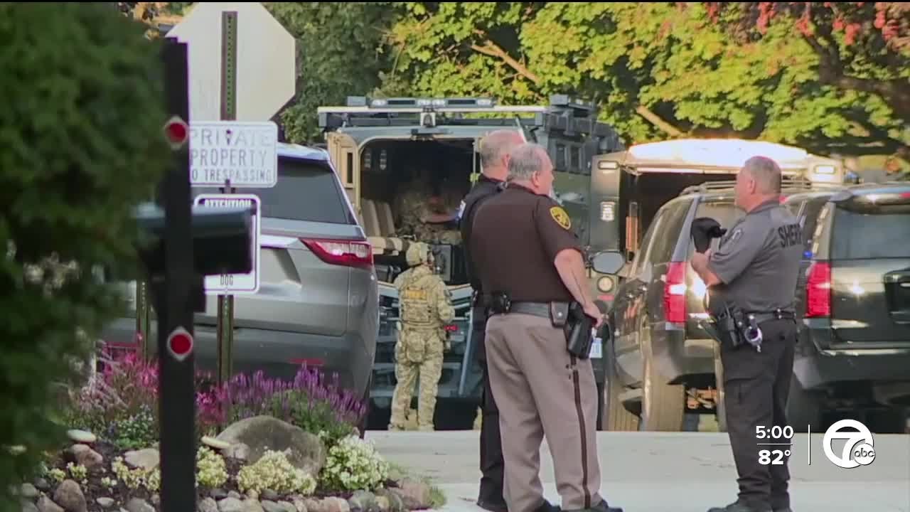 Man accused of shooting neighbor in Walled Lake now in custody - YouTube