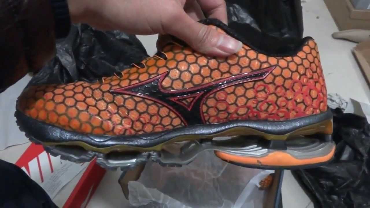 mizuno 3 laranja