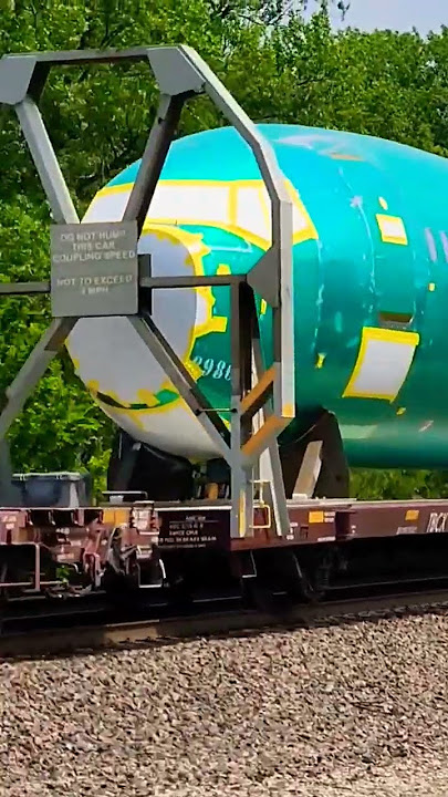 ET44C4 LEADS A BOEING FUSELAGE TRAIN ON THE CURVE! #trains #bnsf #railway #bnsftrains