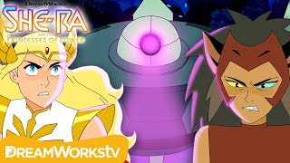 Catra Sends Horde Bots to Attack the Princesses | SHERA AND THE PRINCESSES OF POWER